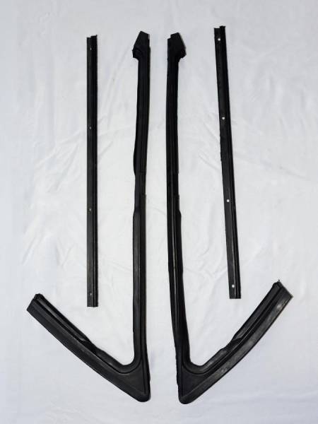 Auto City Classic - 1968-1972 Chevrolet / GMC Panel, Pickup, Suburban and Utility Vent Seals V2563G